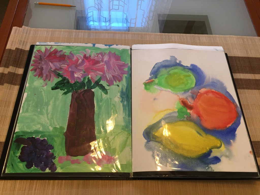 Presentation book to store artwork